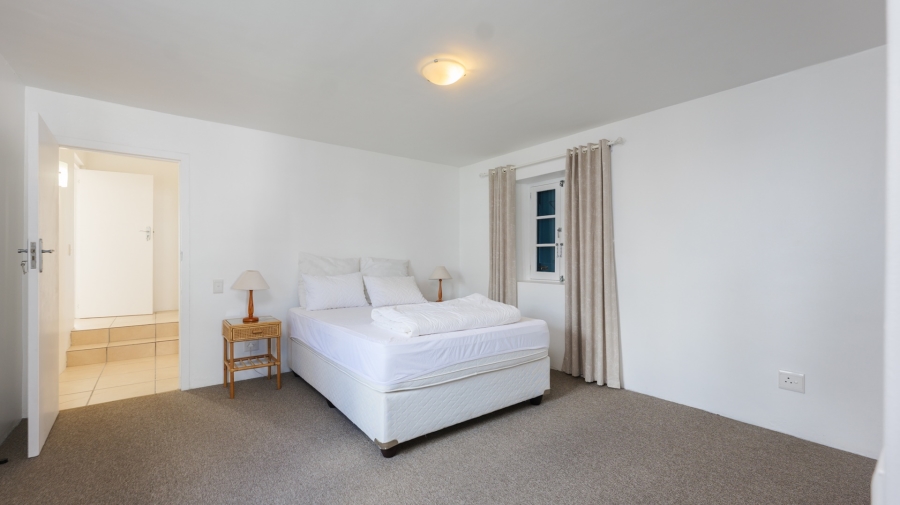 5 Bedroom Property for Sale in Struisbaai Western Cape